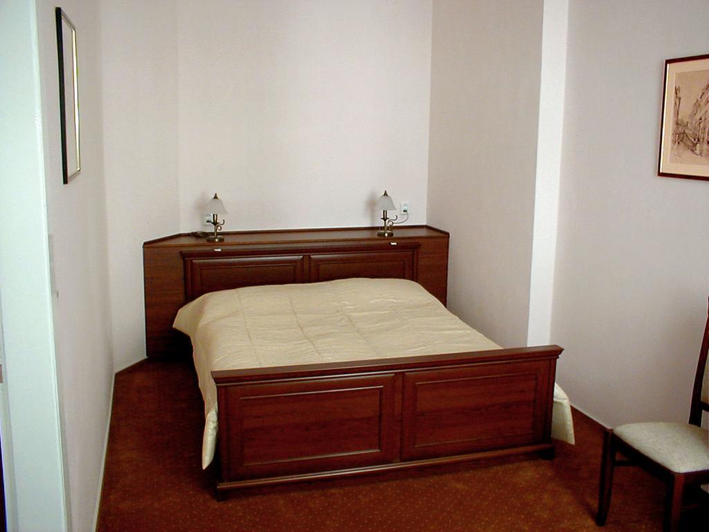 Hotel & Residence Royal Standard Prag Rum bild